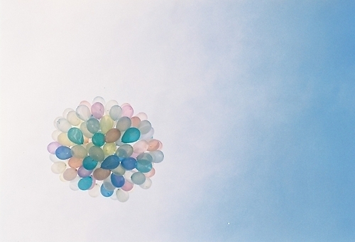 很励志的正能量说说带图片 我有孤勇一腔起于星光止于他乡15