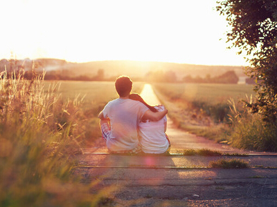 微信说说带图片:这个世界,看你二的人很多,陪你二的人很少1