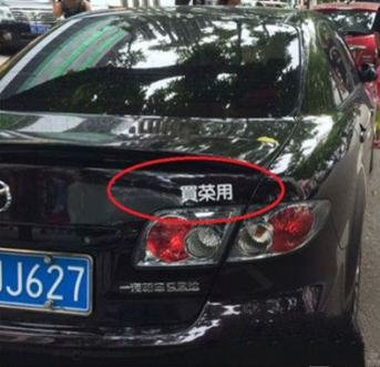 微信说说带图片:这个世界,看你二的人很多,陪你二的人很少8