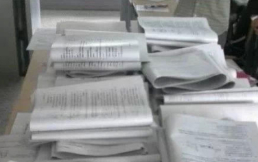 微信说说带图片:这个世界,看你二的人很多,陪你二的人很少7