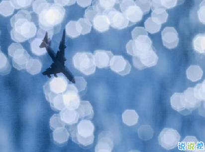 外表坚强内心破碎的伤感说说 女生被爱所困的句子1