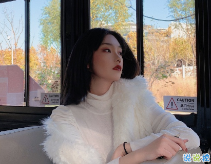 仙到人心坎里的朋友圈温柔文案 借一点干净的阳光让我怦然心动2