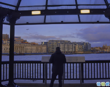 很丧却充满希望的句子带图片 经典朋友圈励志简洁句子1