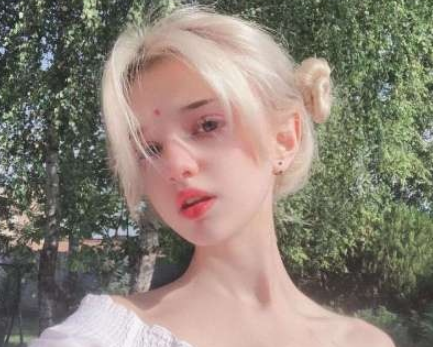 致自己的英文文案简短励志带翻译 很唯美温柔的爱情句子20211