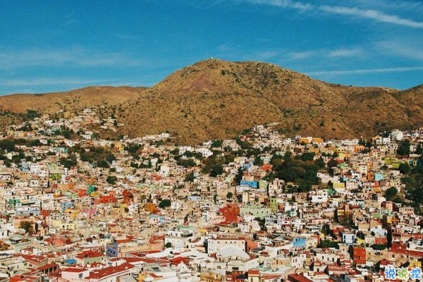 文字控喜欢的简单唯美的一句话说说带图片 烟尘滚滚一路行来我应是迷了路了6