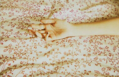 适合喜欢一个人时发的甜蜜爱情说说带图片  有你有我有吃的就又是美好的一天14