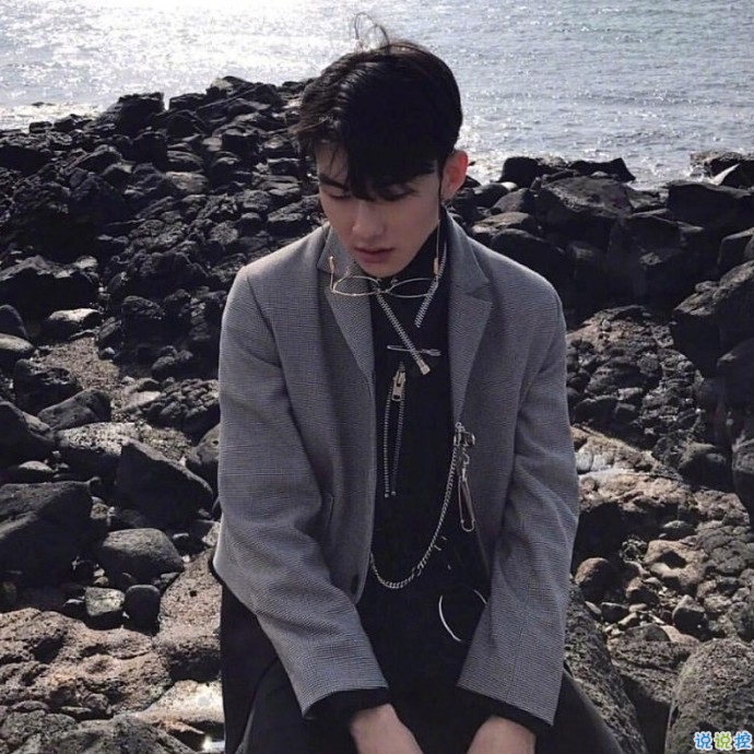 文字控说说短句图片精选：还是很想跑很远的路，去看一个很爱的人13