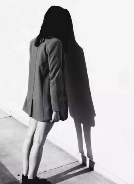 能让人瞬间就哭的句子带图片2018 坚强到令人心疼的短句配图5