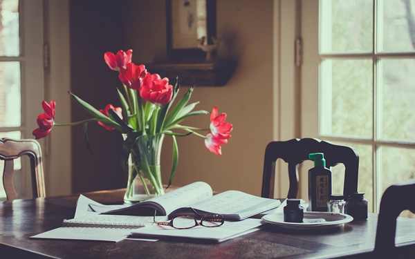 关于人生的很现实的哲理说说带图片 时间夺去了我们轻狂的眼神却给了我们嘴角上扬的资本13