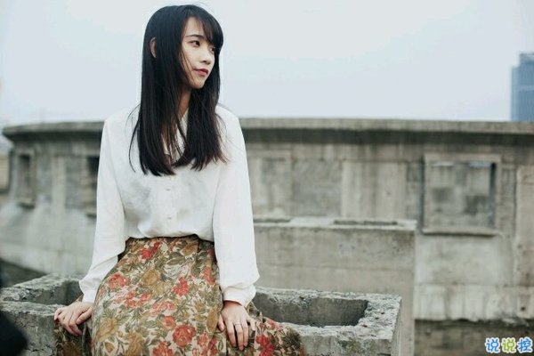 文字控喜欢的简单唯美的一句话说说带图片 烟尘滚滚一路行来我应是迷了路了1