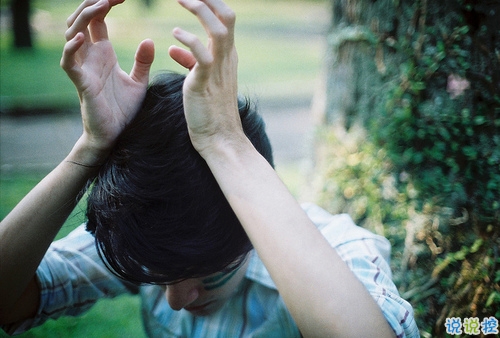 一个人有些孤独的简单图片说说 用一生时间与你话别5