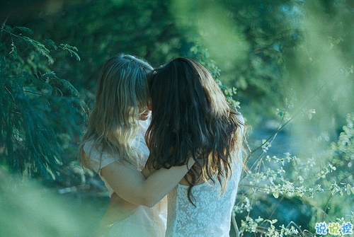 一个人有些孤独的简单图片说说 用一生时间与你话别9