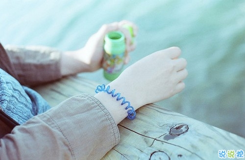 温暖的小清新文艺句子带图片 想把自己的全世界都给你14